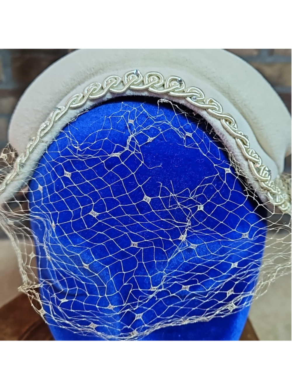Vintage Christine Origional, New York ladies hat. Felt, brocade, rhinestones. - Picture 5 of 7